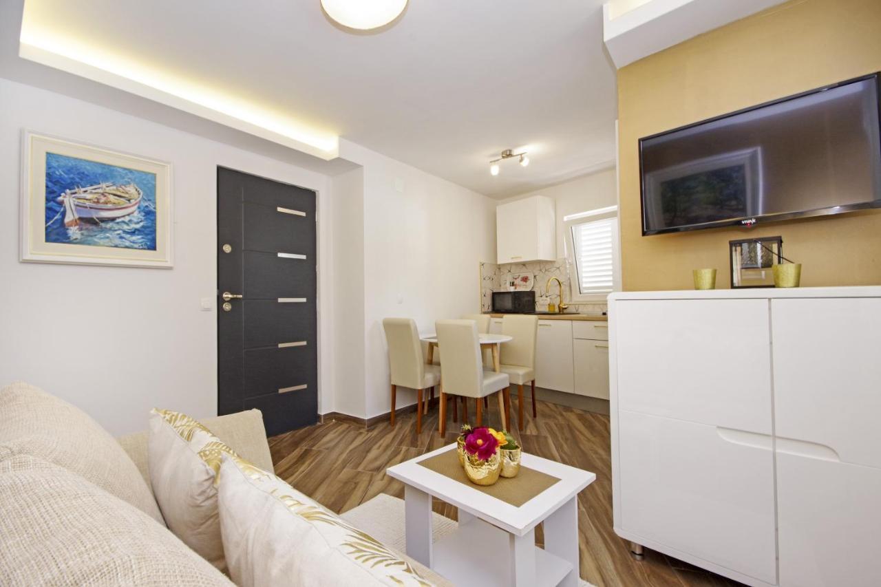 Apartments by the sea Baska Voda, Makarska - 17570 Bagian luar foto