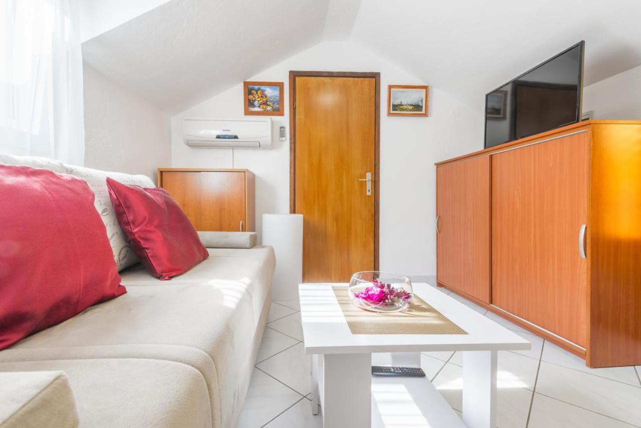 Apartments by the sea Baska Voda, Makarska - 17570 Bagian luar foto