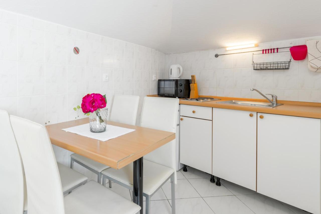 Apartments by the sea Baska Voda, Makarska - 17570 Bagian luar foto