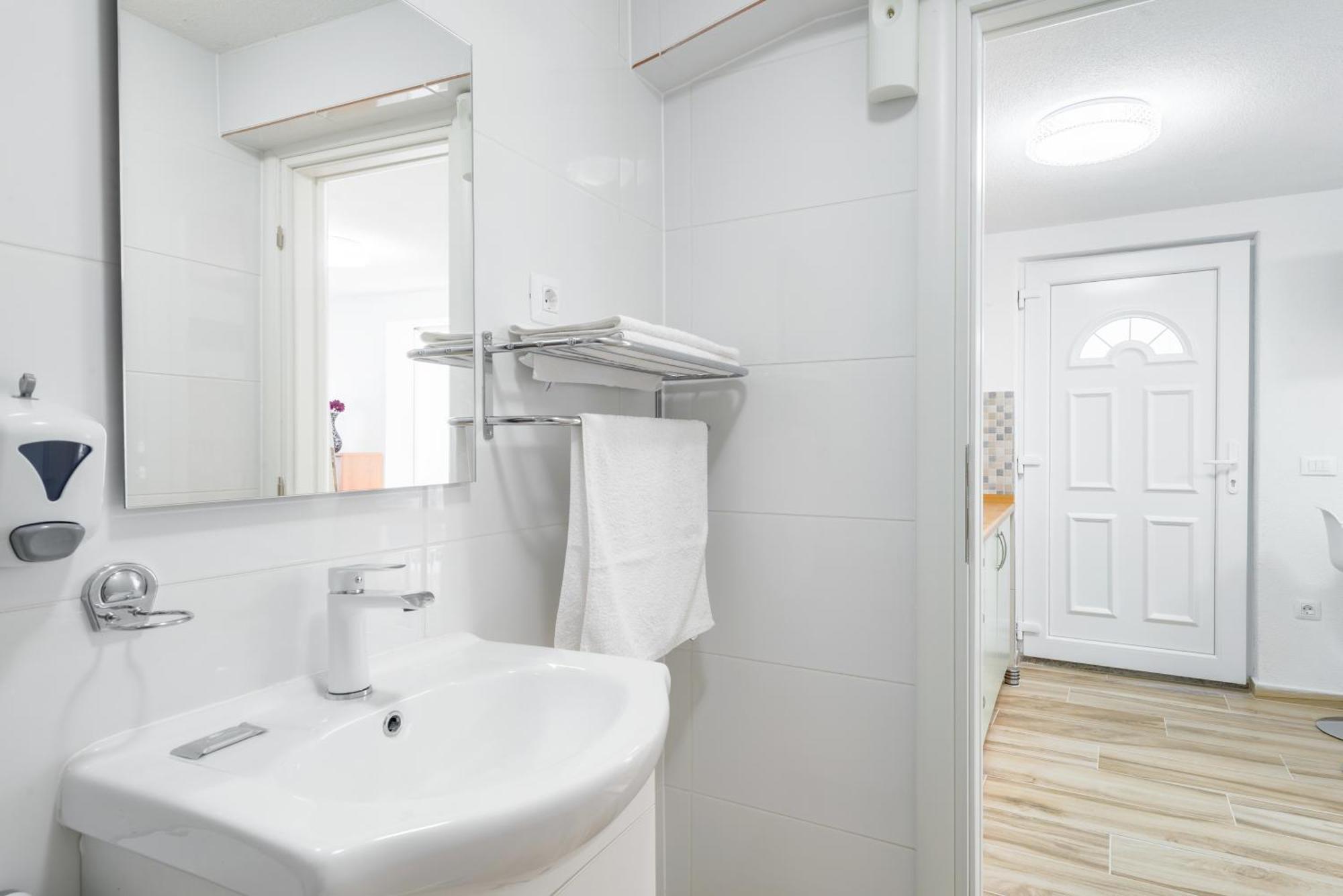 Apartments by the sea Baska Voda, Makarska - 17570 Ruang foto